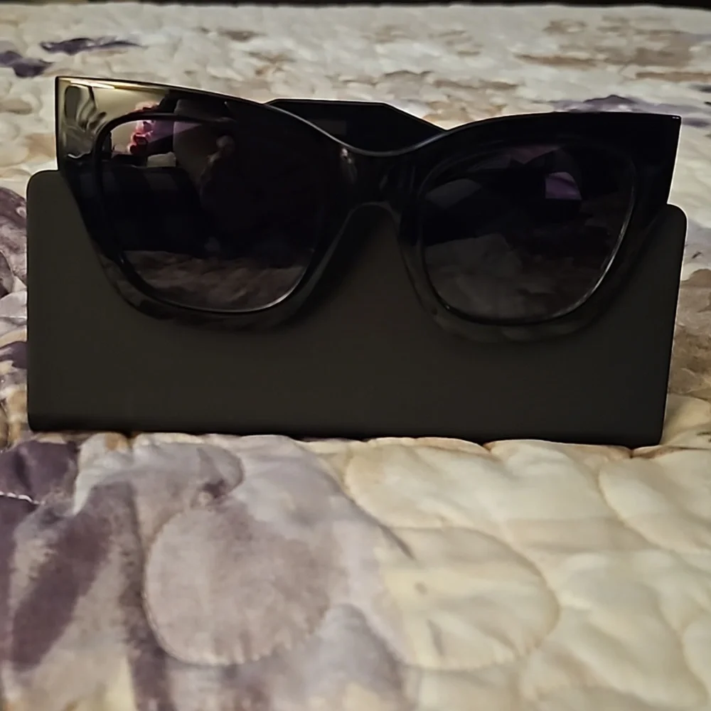 NWT Quay Australia Sunglasses By The Way Oversized Black Smoke - Picture 5 of 8